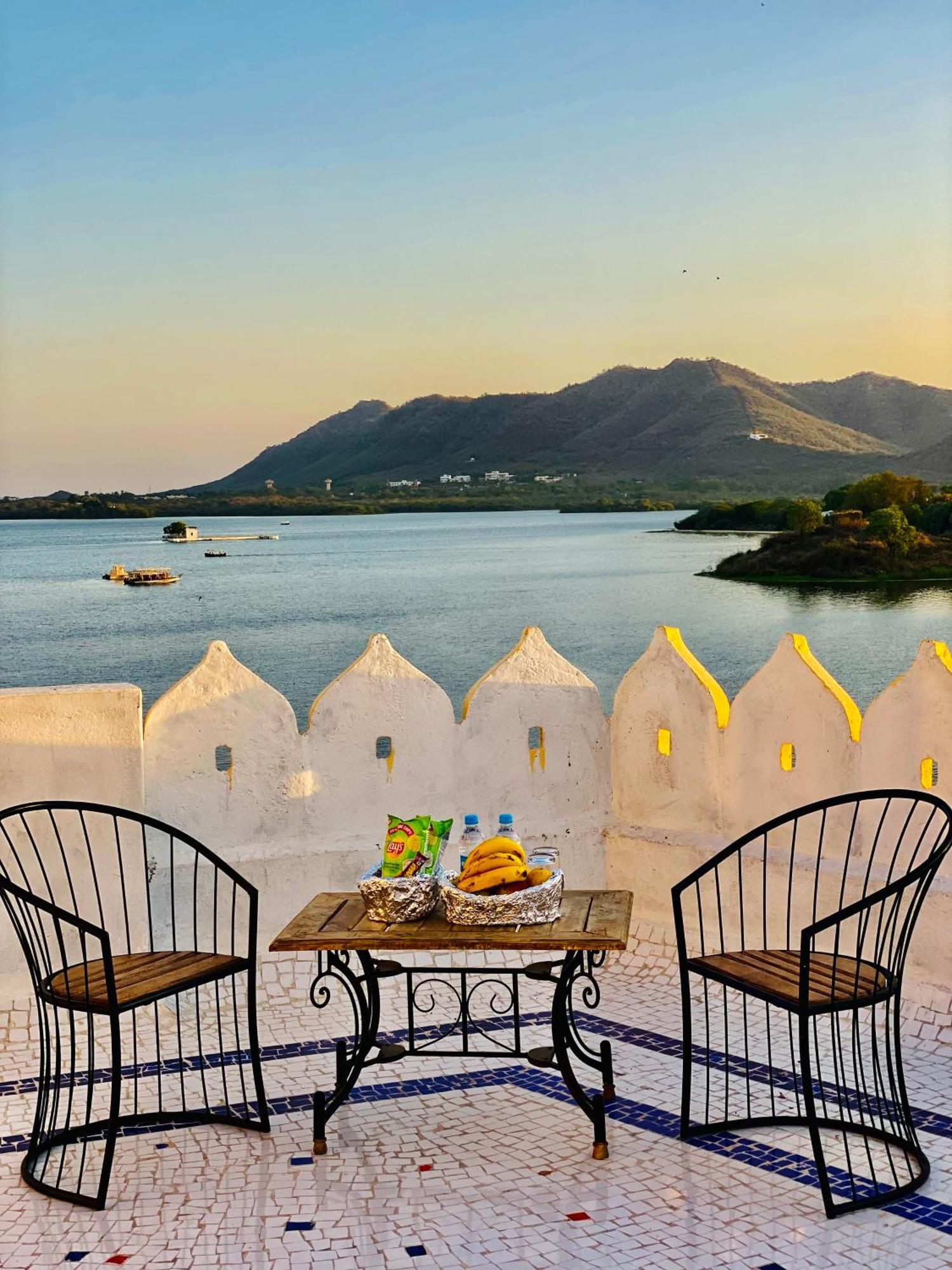 Hotel Vallabh A Lake Facing Balcony Udaipur Eksteriør bilde