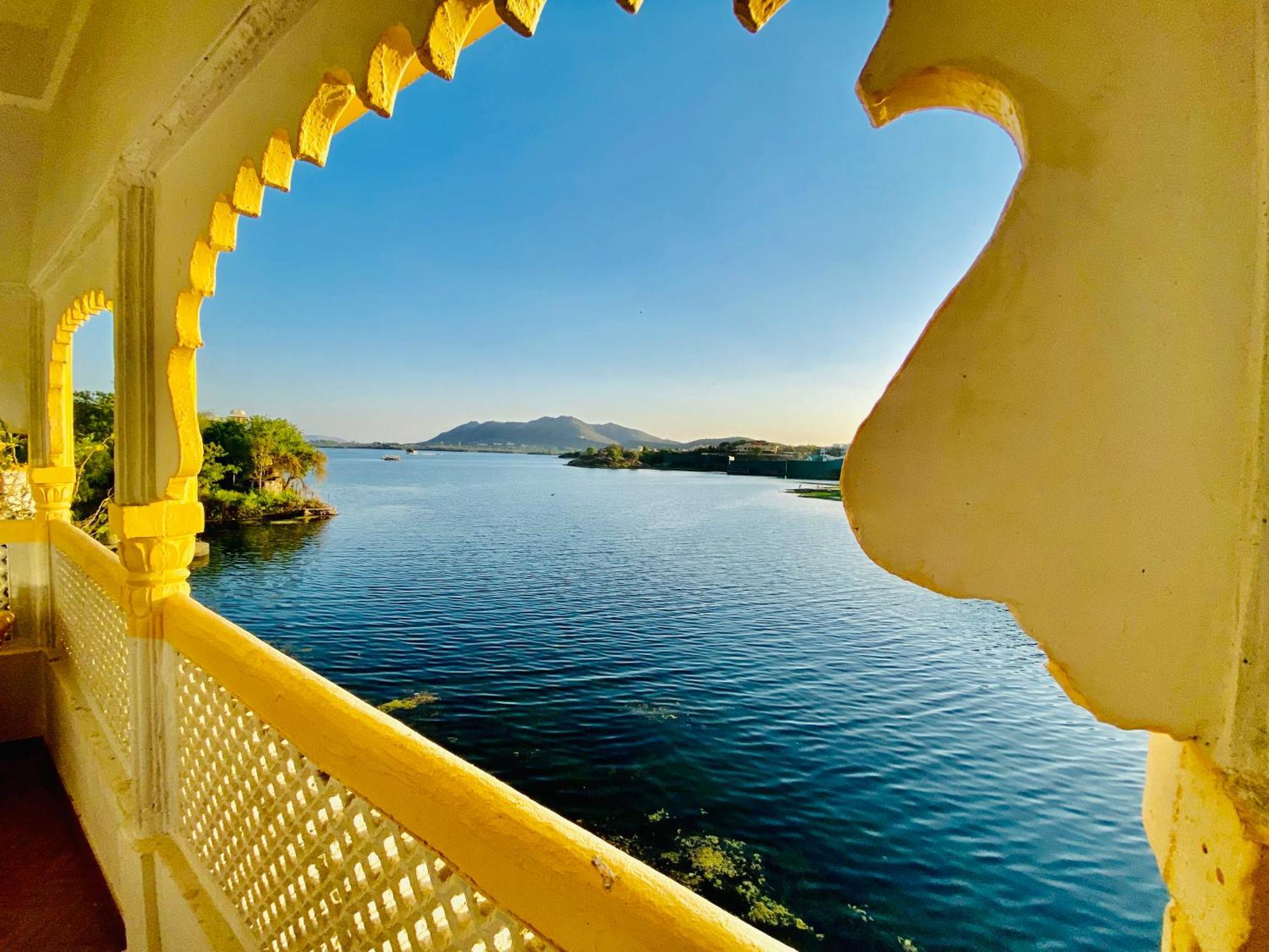Hotel Vallabh A Lake Facing Balcony Udaipur Eksteriør bilde