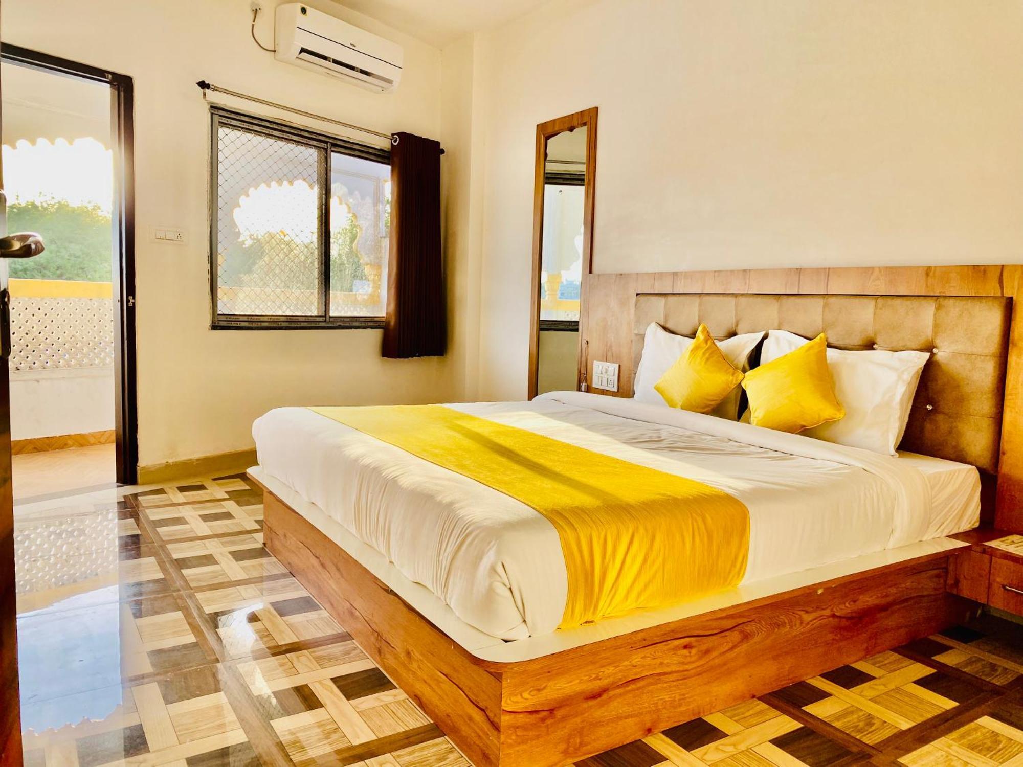 Hotel Vallabh A Lake Facing Balcony Udaipur Eksteriør bilde