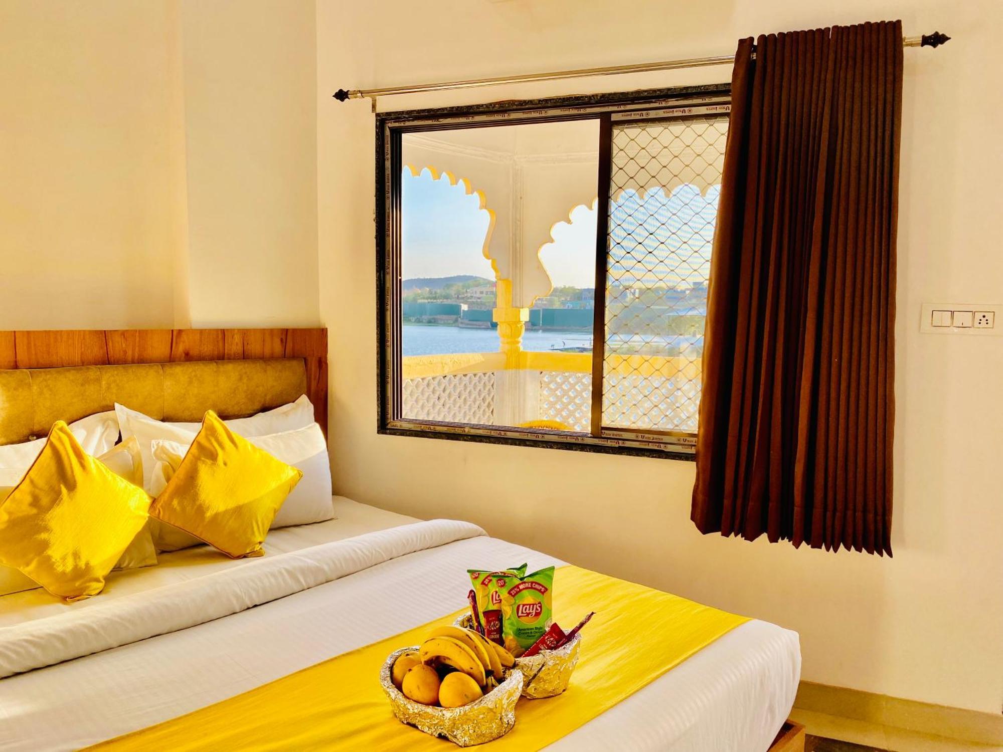 Hotel Vallabh A Lake Facing Balcony Udaipur Eksteriør bilde