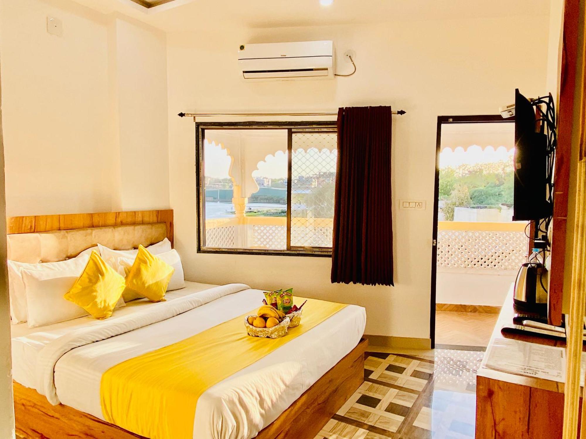 Hotel Vallabh A Lake Facing Balcony Udaipur Eksteriør bilde